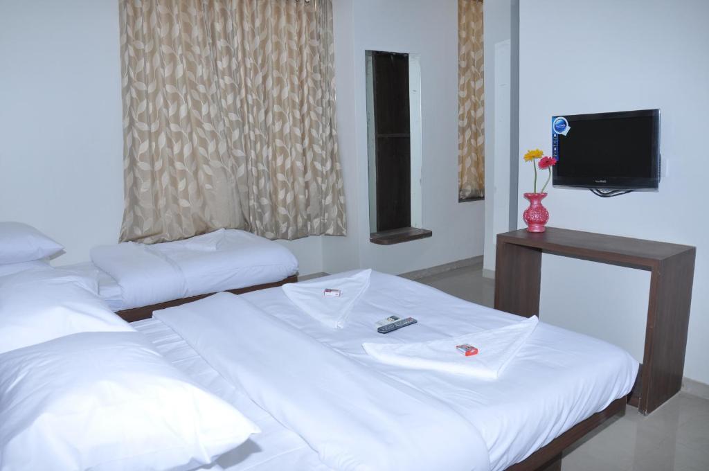Sai Srushti Hotel Shirdi Exterior foto