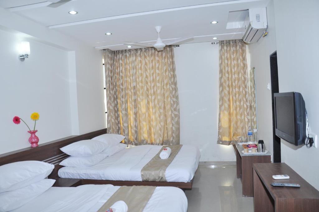 Sai Srushti Hotel Shirdi Exterior foto