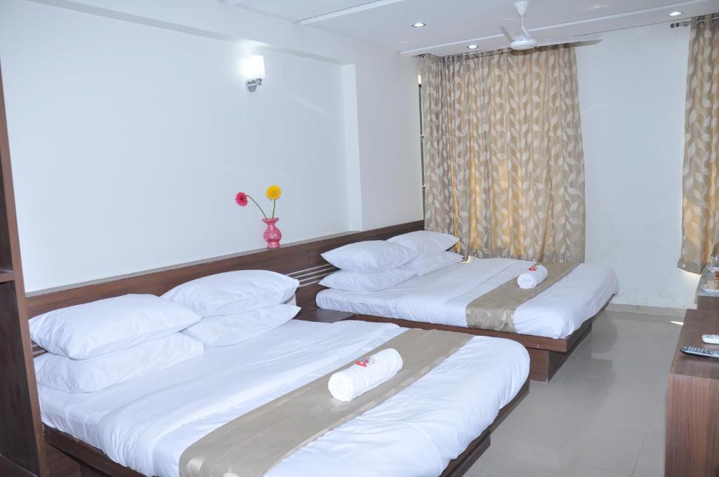 Sai Srushti Hotel Shirdi Habitación foto